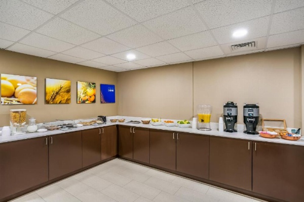 Aspire Hotel and Suites image 24